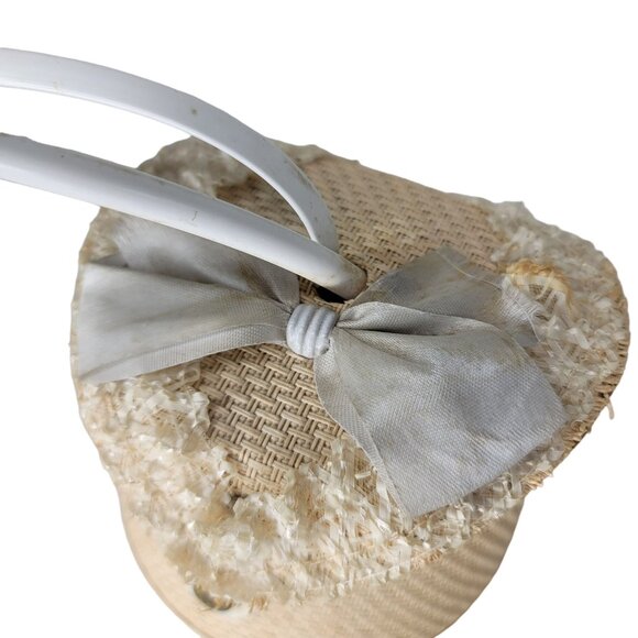 Vintage Heart-Shaped Woven Beige Purse With Handle & Bow Accent - Picture 2 of 11